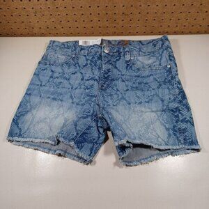 Seven7 womens medium wash Weekend frayed snake print jean shorts 6 NWT